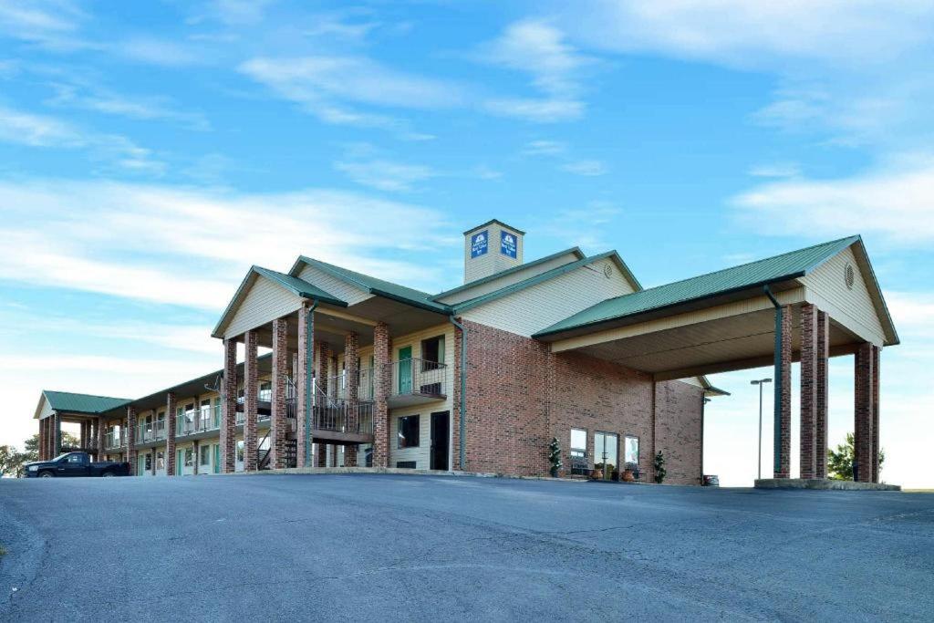 Ozark Hotel Bagian luar foto