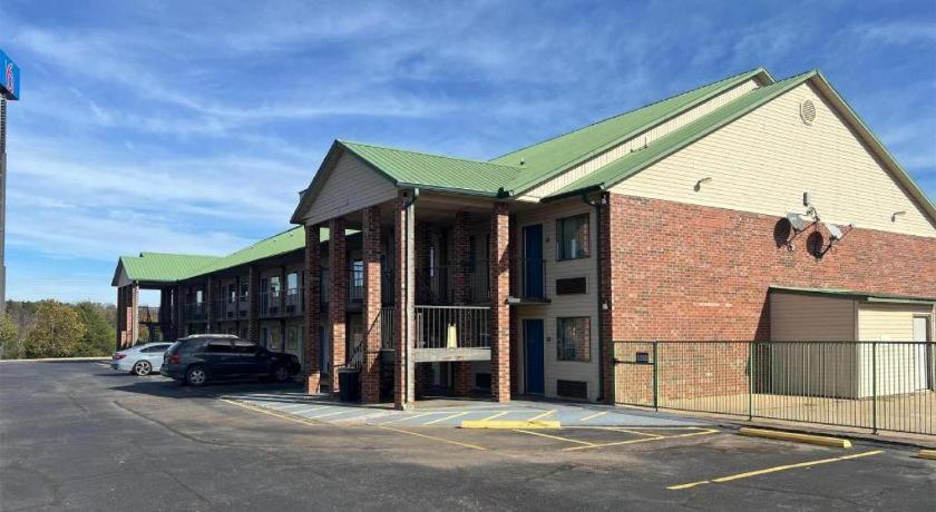 Ozark Hotel Bagian luar foto