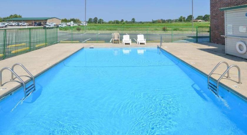 Ozark Hotel Bagian luar foto